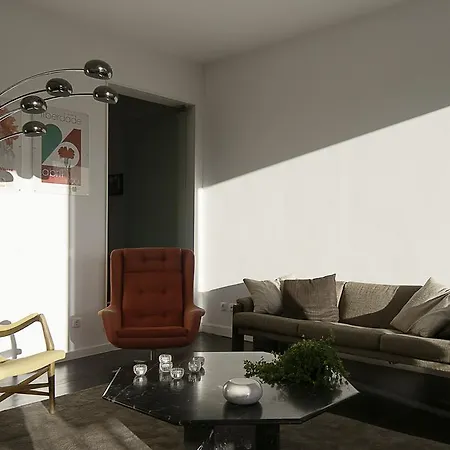 아파트 With Balcony *